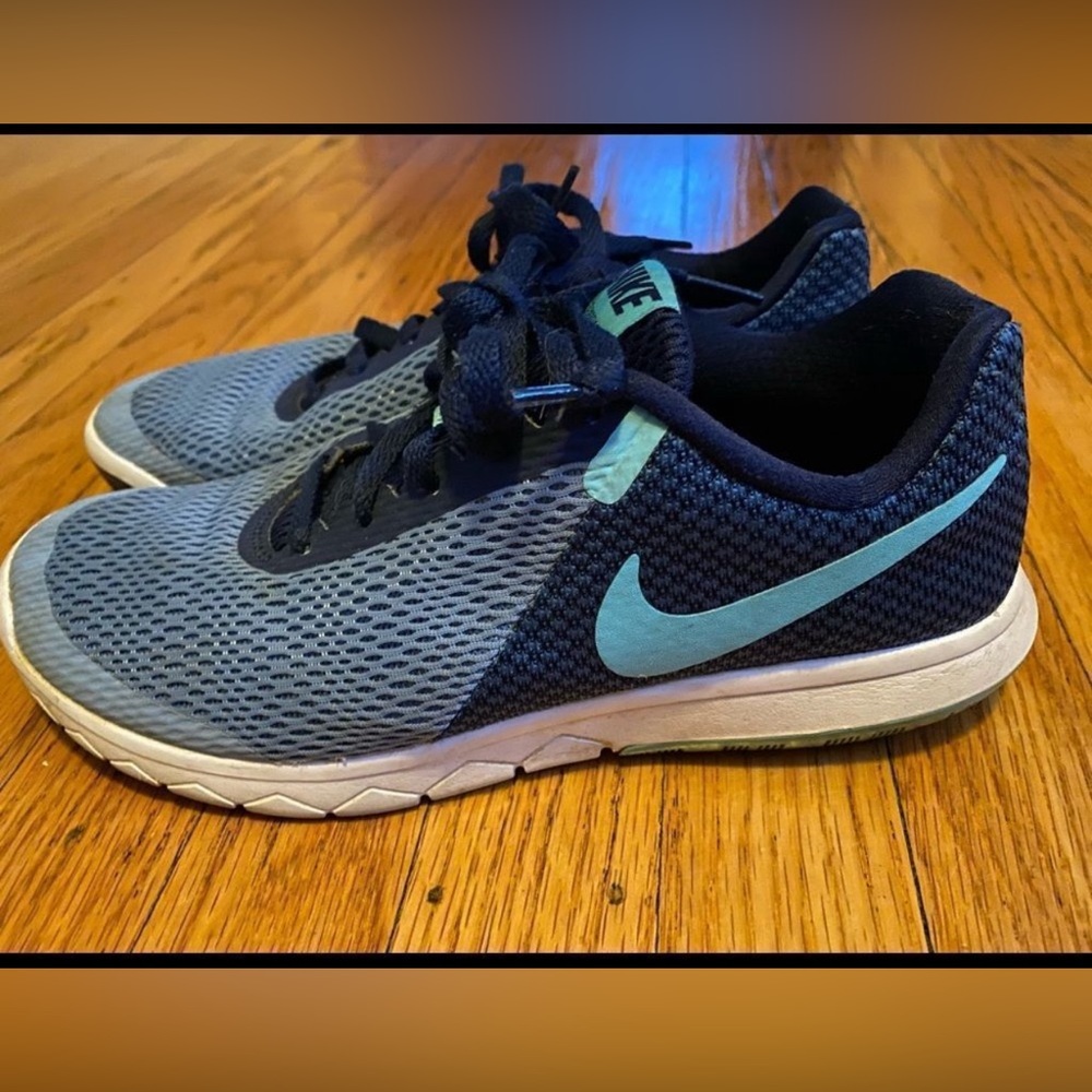 Nike Women's Blue and Black Sneakers